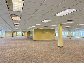 13101 Telecom Dr, Tampa, FL to rent Interior Photo- Image 2 of 2