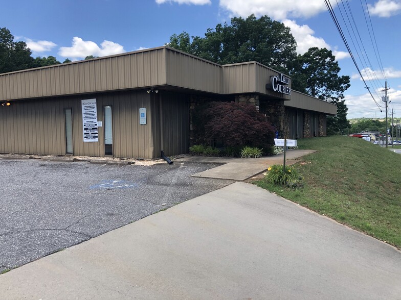 601 Oak St, Forest City, NC for rent - Building Photo - Image 2 of 11