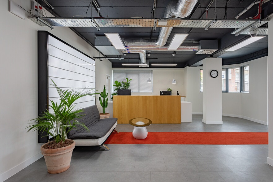 5-13 The Causeway, Teddington to rent - Interior Photo - Image 2 of 10