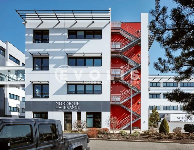 9 Rue Aimé Cotton, Saint-Priest to rent - Building Photo - Image 3 of 64