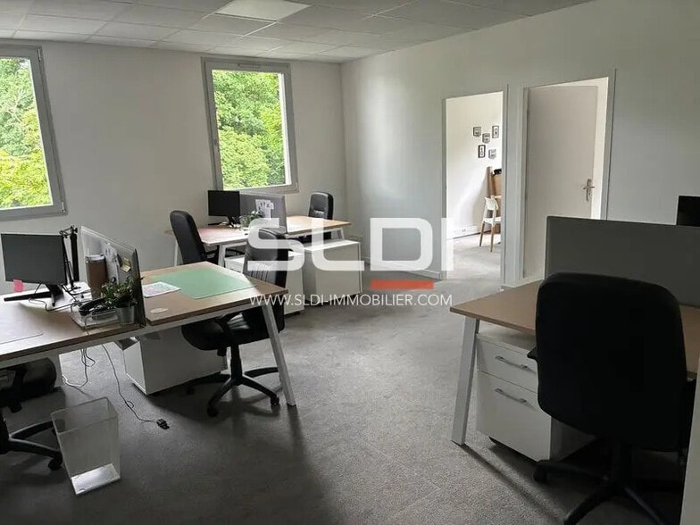 Office in Saint-Priest to rent - Interior Photo - Image 3 of 5