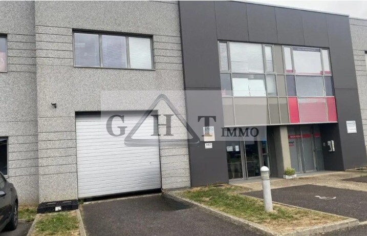 Industrial in Lieusaint for sale Building Photo- Image 1 of 6