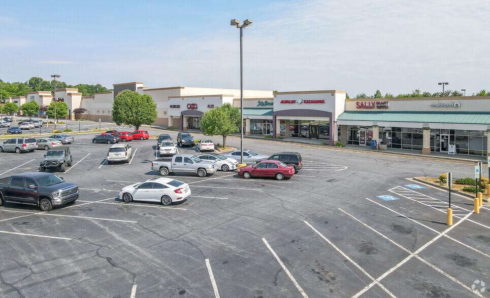 2221 Us Highway 70 SE, Hickory, NC for sale - Primary Photo - Image 1 of 1