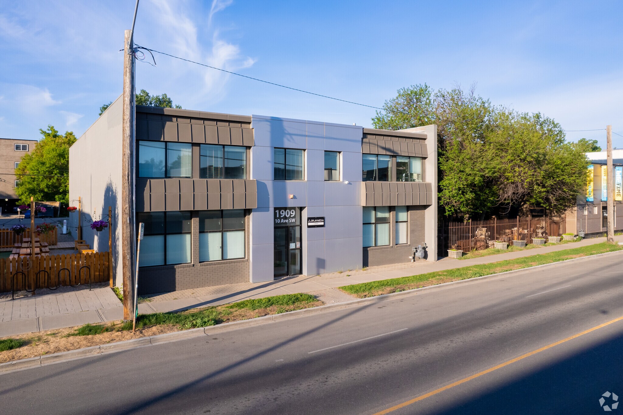 1909 10th Ave SW, Calgary, AB for sale Primary Photo- Image 1 of 1
