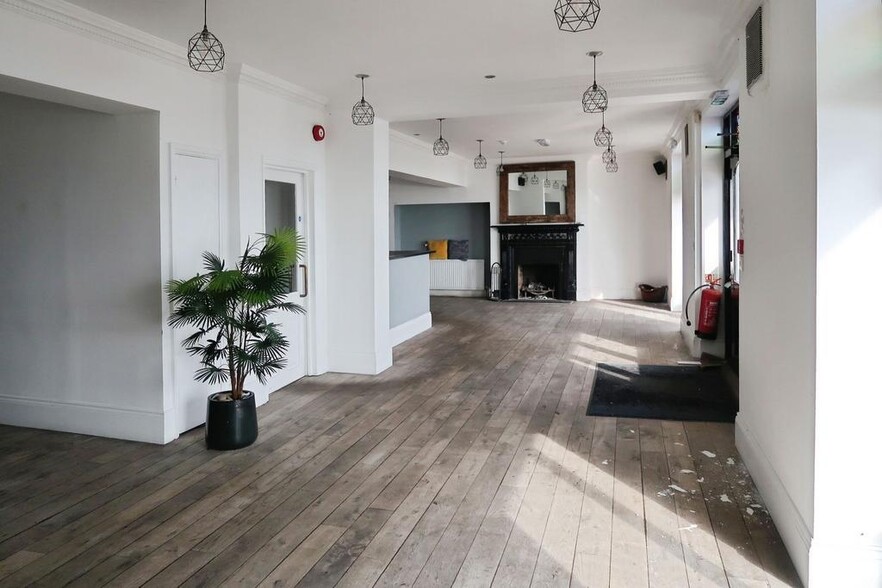 8-9 Wellington Ter, Folkestone for sale - Primary Photo - Image 1 of 11