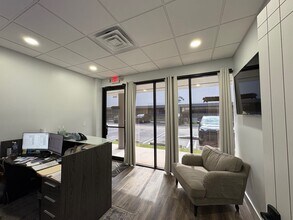 2570-2580 N Powerline Rd, Pompano Beach, FL to rent Interior Photo- Image 2 of 12