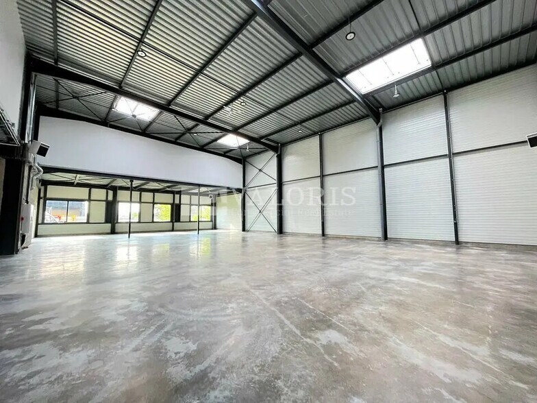 Light Industrial in Chassieu to rent - Interior Photo - Image 3 of 8