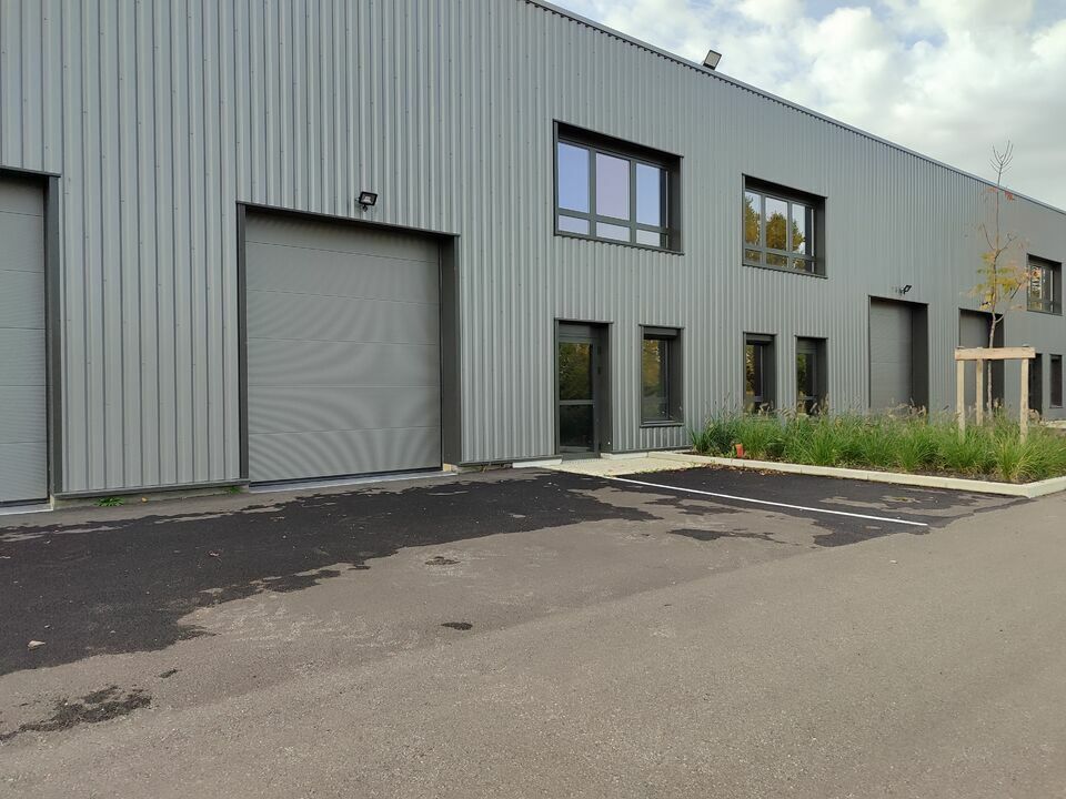 Light Industrial in Bourgoin-Jallieu for sale Building Photo- Image 1 of 13