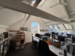 Toll Bridge Rd, Bath to rent Interior Photo- Image 1 of 1