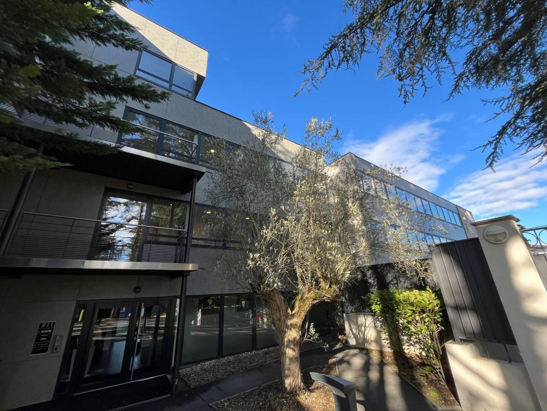 11 Chemin Des Petites Brosses, Caluire-et-Cuire to rent Building Photo- Image 1 of 14