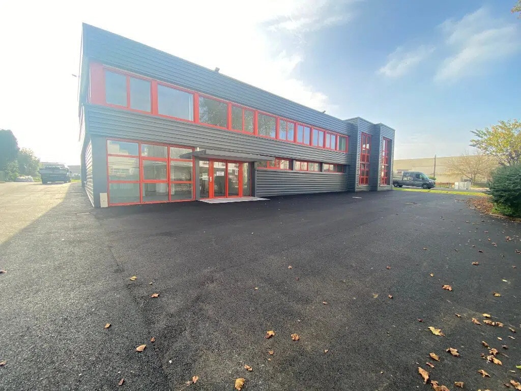 Location Local d'activités 889 m² - Photo 1