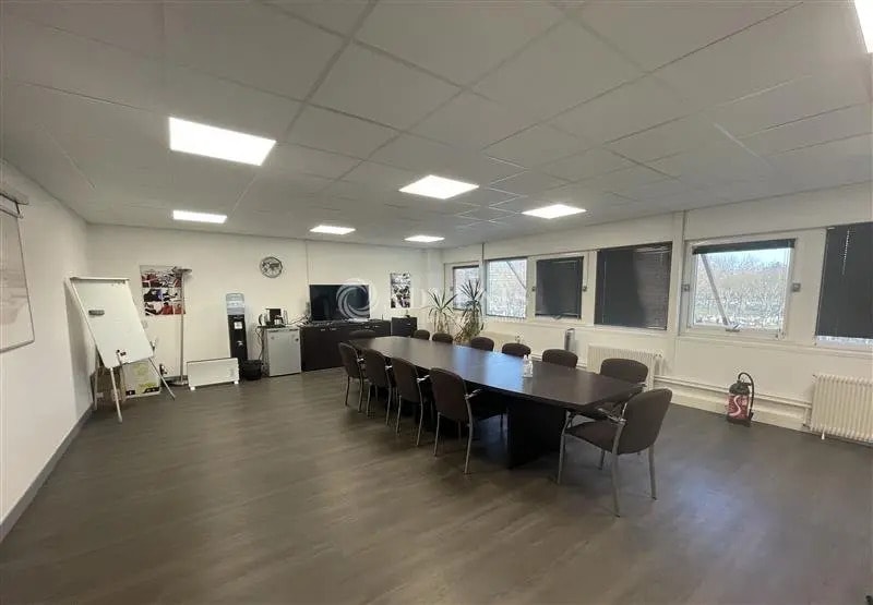 Light Industrial in Le Blanc-Mesnil to rent Building Photo- Image 1 of 2