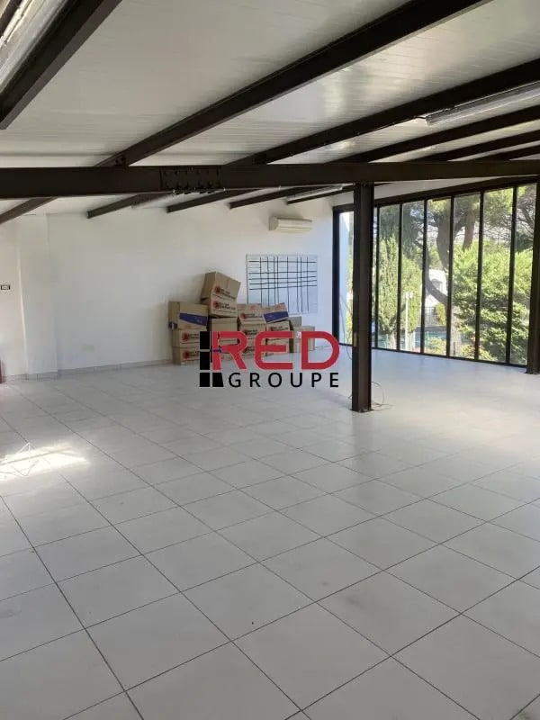 Location Entrepôt 594 m² - Photo 1
