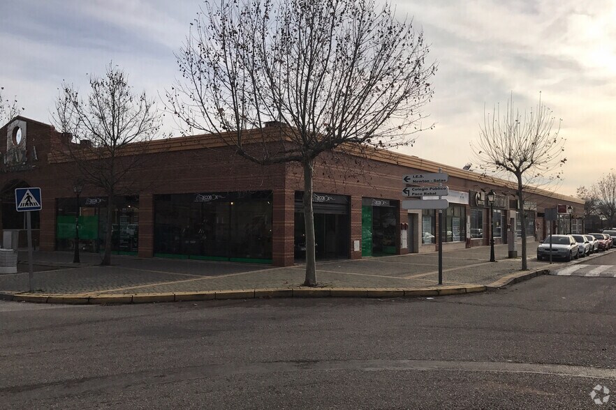 Avenida de España, 4, Villanueva de la Torre, Guadalajara for sale - Building Photo - Image 2 of 4