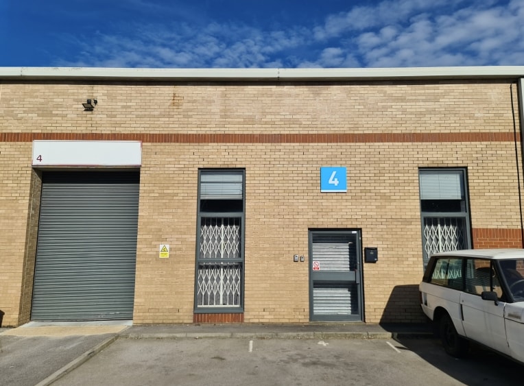 Boundary Rd, Woking to rent Building Photo- Image 1 of 4