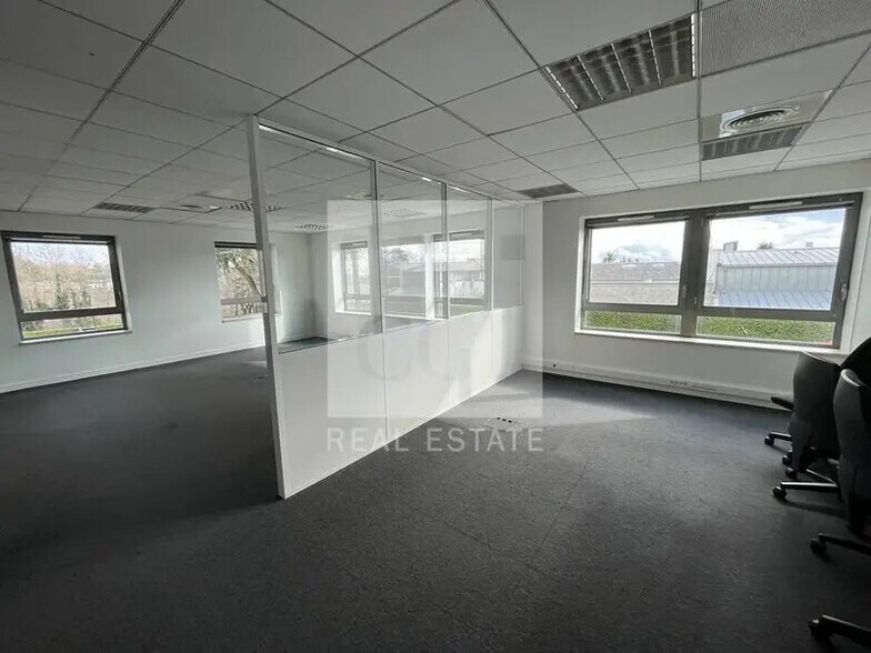 Office in Limonest to rent - Interior Photo - Image 2 of 10