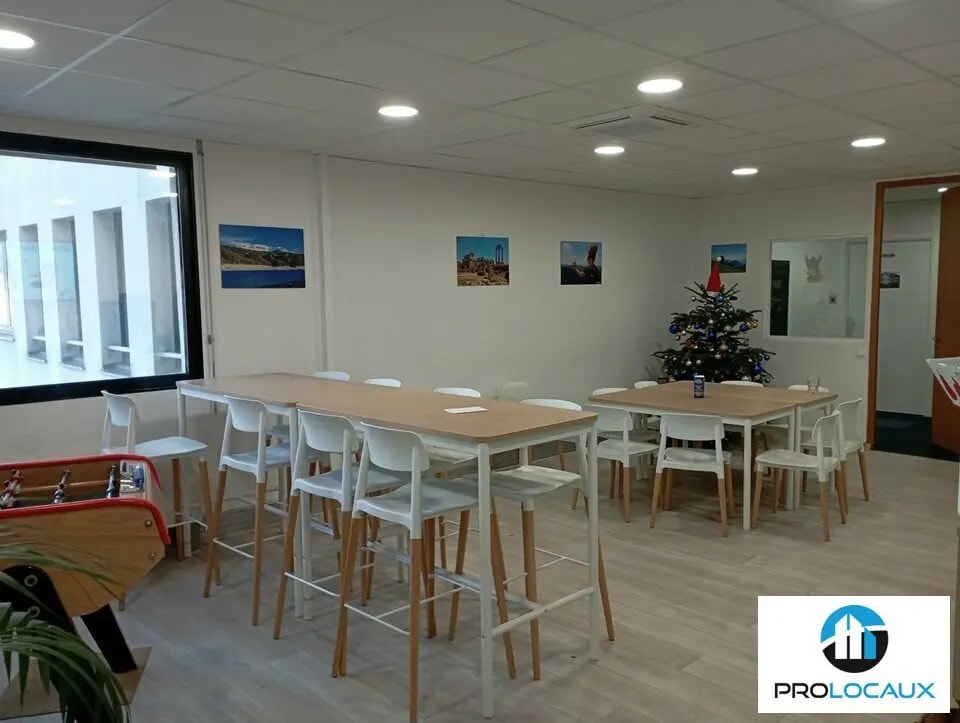 Location Bureaux 231 m² - Photo 1