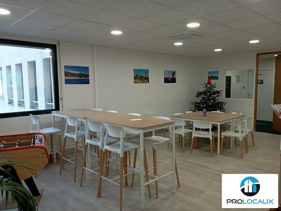 Office in Grenoble to rent Interior Photo- Image 1 of 7