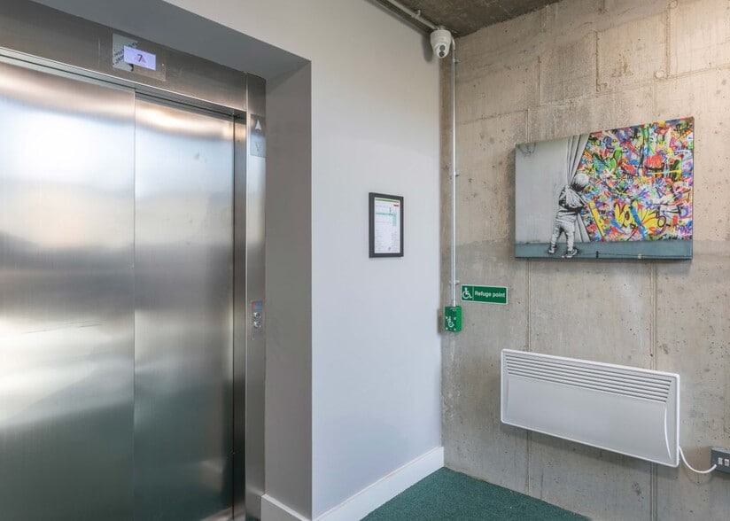 107 Lancaster Rd, Barnet to rent - Interior Photo - Image 3 of 6