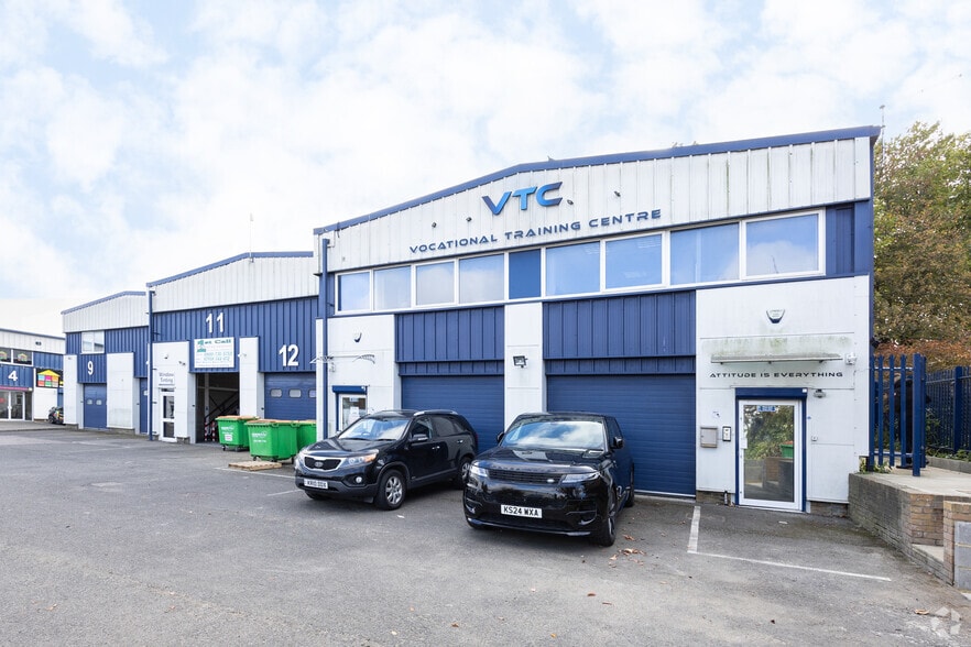 Castle Rd, Sittingbourne to rent - Building Photo - Image 2 of 3