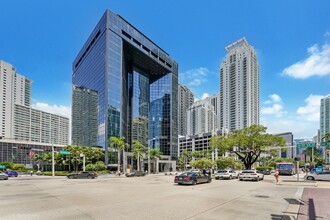 1200 Brickell Ave, Miami, FL for rent Building Photo- Image 2 of 13