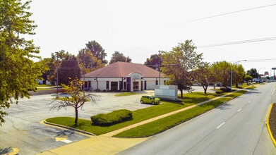 2900 S National Ave, Springfield, MO to rent Building Photo- Image 2 of 13