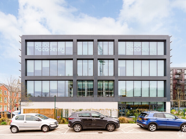 Blyth Rd, Hayes to rent - Building Photo - Image 2 of 17