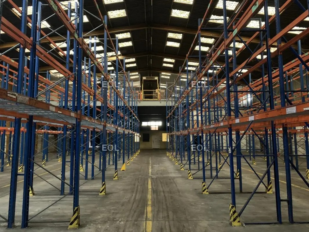 Industrial in Villeneuve-la-Garenne to rent Interior Photo- Image 1 of 9