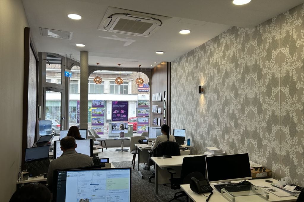 153 Upper Richmond Rd, London to rent Interior Photo- Image 1 of 4