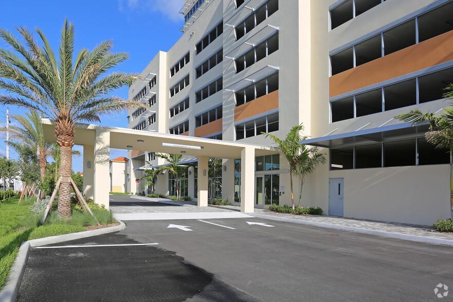 2801 NE 213th St, Aventura, FL for rent - Building Photo - Image 1 of 7