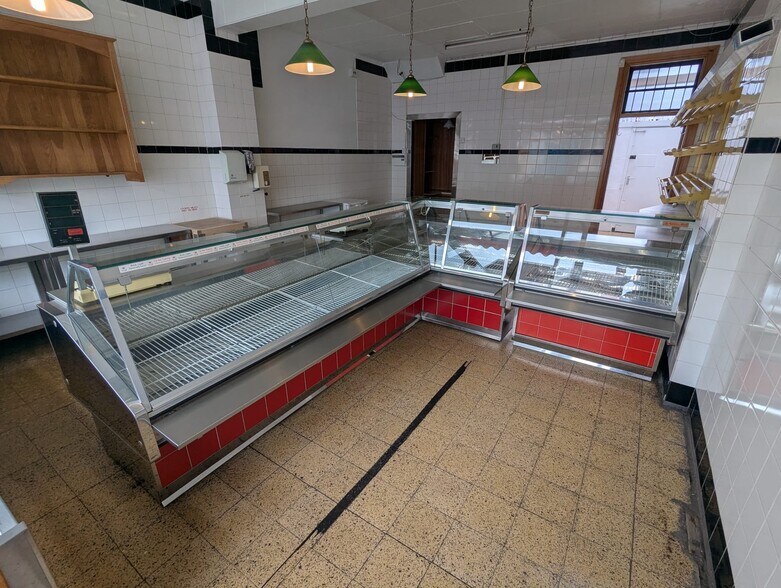 5 Pentrepoeth Rd, Swansea for sale - Interior Photo - Image 3 of 6