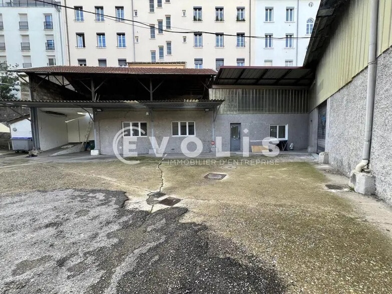 Light Industrial in Lyon to rent - Building Photo - Image 2 of 13