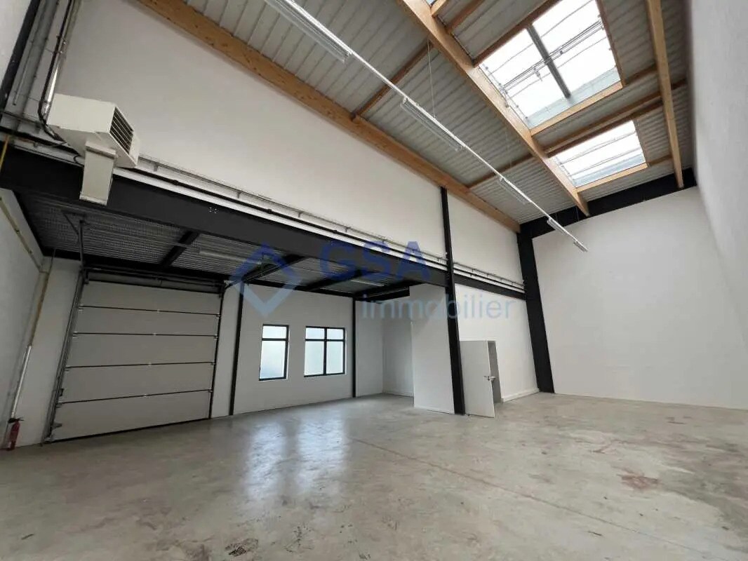 Light Industrial in Lieusaint for sale Interior Photo- Image 1 of 5