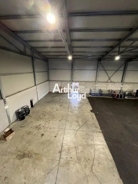 Light Industrial in La Roquette-sur-Siagne to rent - Building Photo - Image 3 of 8