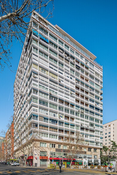 Office in Madrid, Madrid to rent - Building Photo - Image 3 of 4