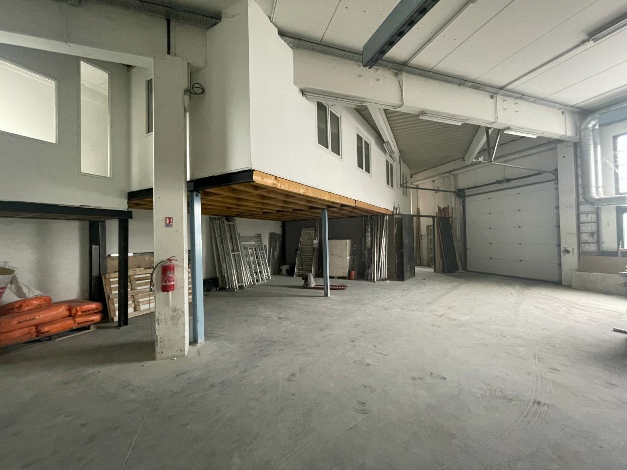Light Industrial in La Courneuve for sale Building Photo- Image 1 of 9