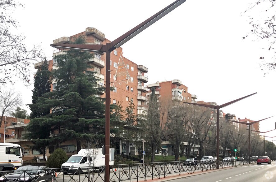 Retail in Guadalajara, Guadalajara to rent - Primary Photo - Image 1 of 2