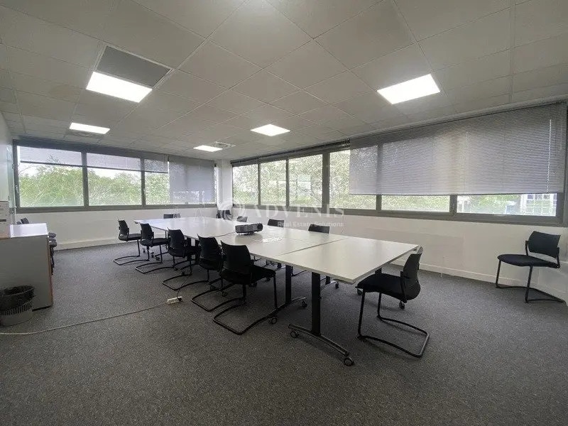 Office in Poissy to rent Interior Photo- Image 1 of 13