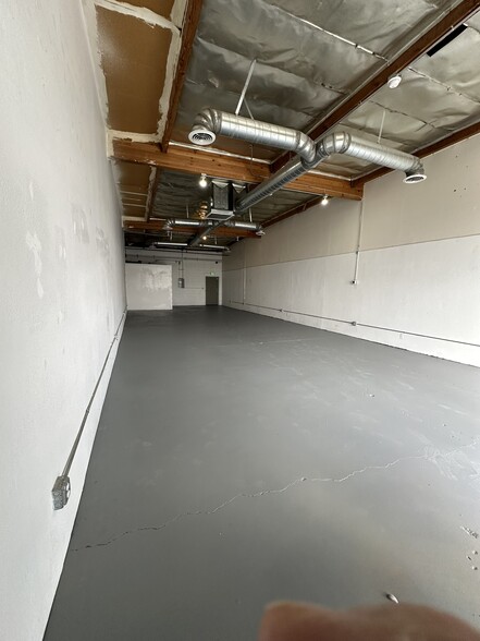 20920-20930 Lassen St, Chatsworth, CA for rent - Building Photo - Image 2 of 4