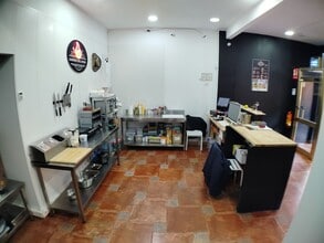 Retail in Parla, Madrid to rent Interior Photo- Image 1 of 9