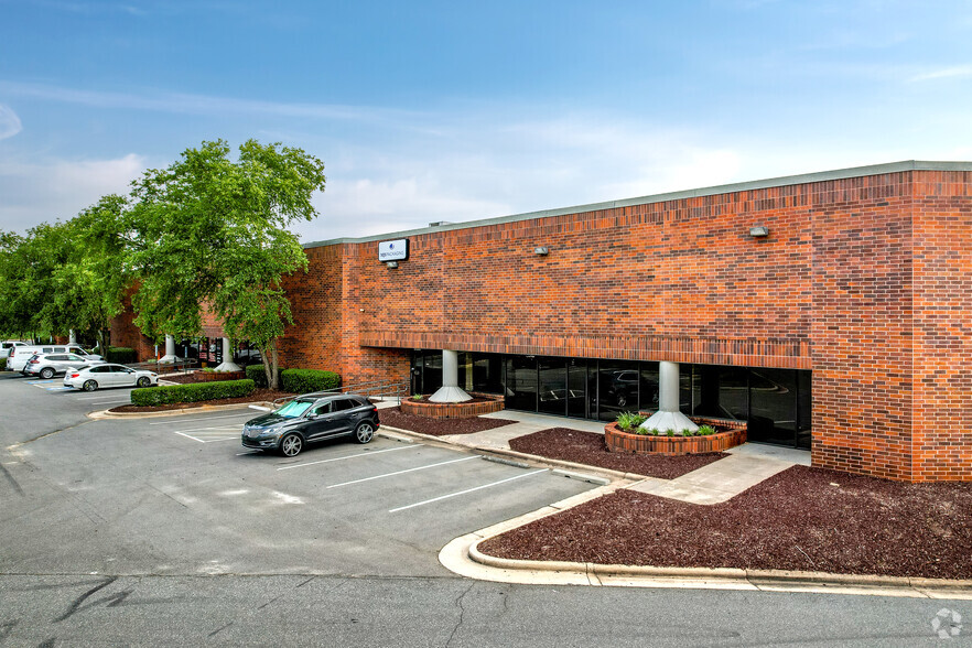 2200 Interstate North Dr, Charlotte, NC for rent - Building Photo - Image 1 of 7