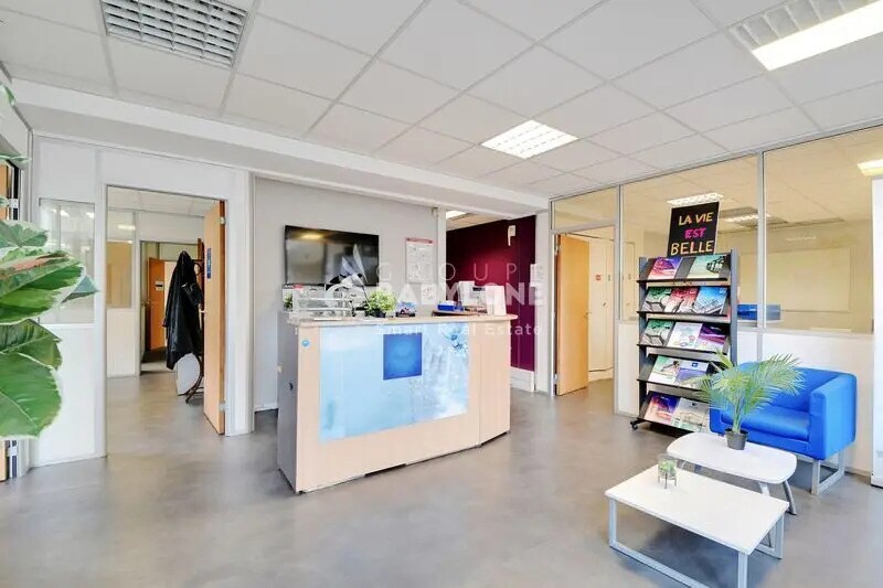 15 Route Des Gardes, Meudon to rent Interior Photo- Image 1 of 25