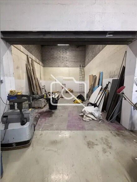 Industrial in Élancourt to rent - Primary Photo - Image 2 of 10