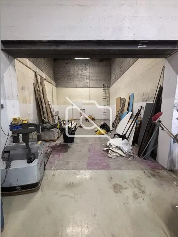 Industrial in Élancourt to rent Primary Photo- Image 1 of 11