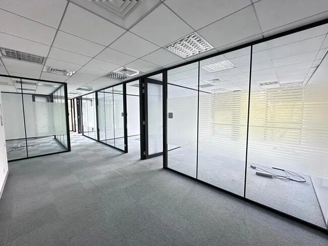 Location Bureaux 201 m² à 1 671 m²