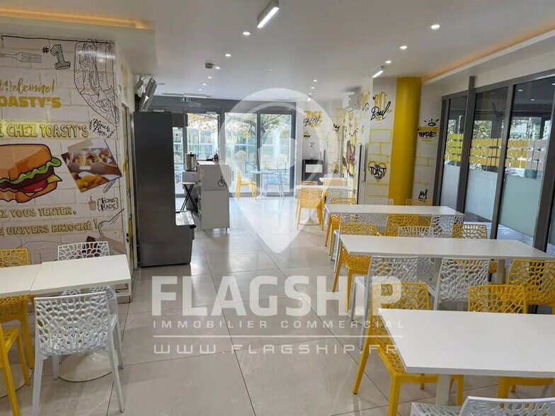 Retail in Nanterre to rent - Interior Photo - Image 2 of 7