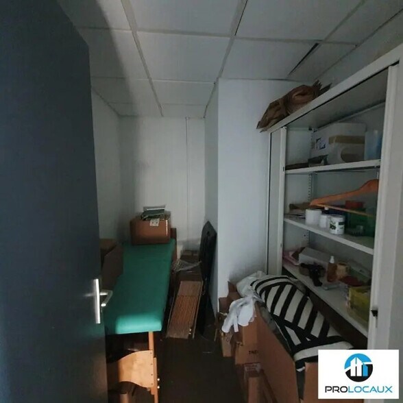 Office in Eybens to rent - Interior Photo - Image 2 of 7