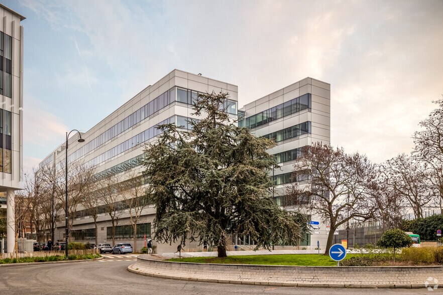 1 Place Louis Renault, Rueil-Malmaison to rent - Primary Photo - Image 1 of 4
