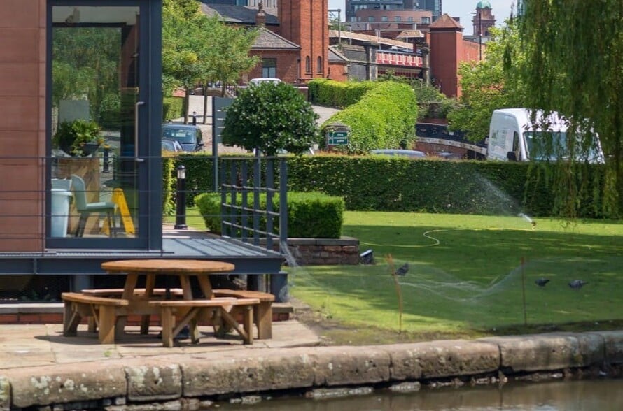 21 Castle St, Manchester to rent - Building Photo - Image 2 of 6