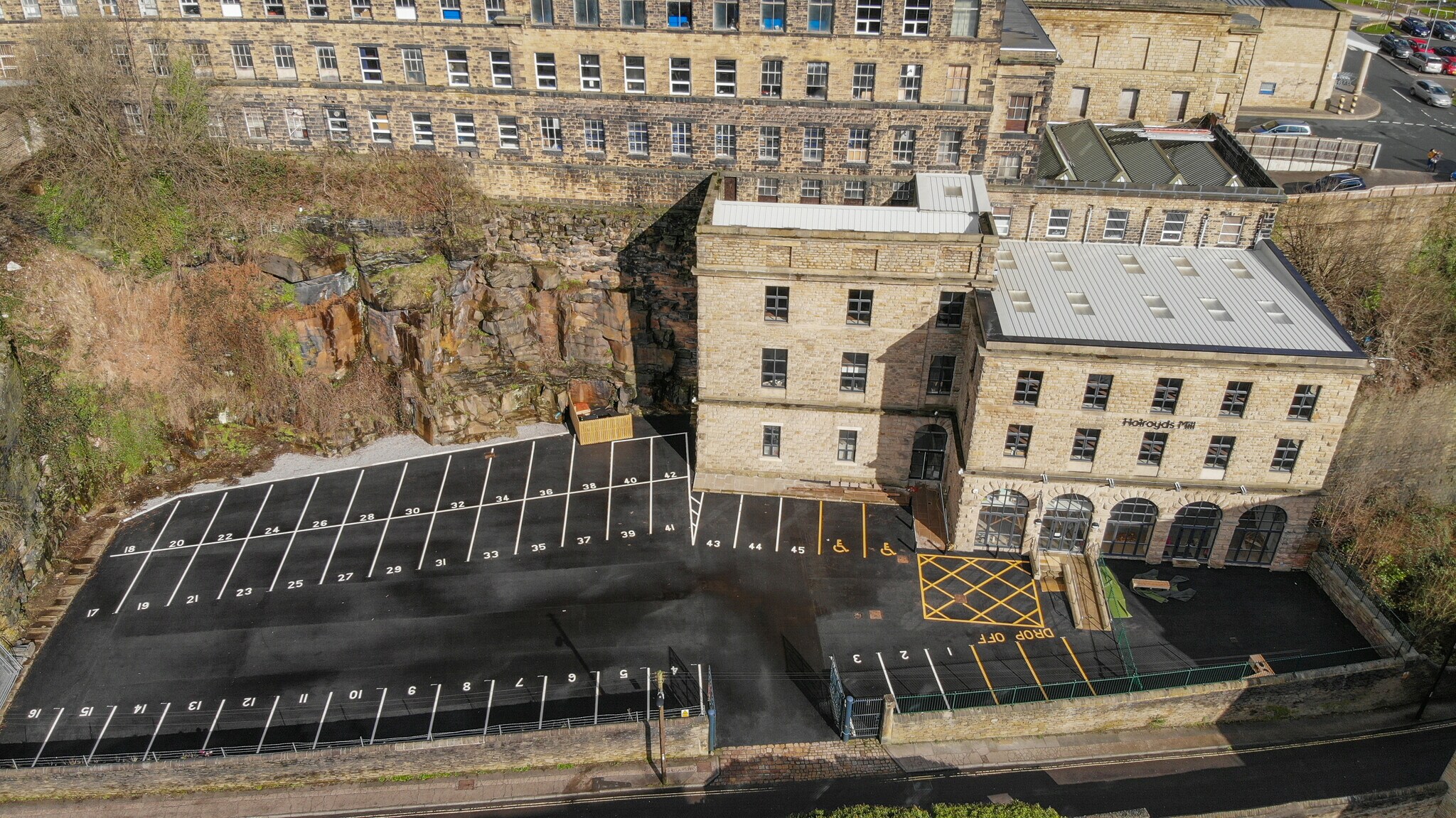 Old Ln, Halifax for sale Primary Photo- Image 1 of 1